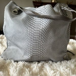 Vince Camuto
Vc-riley-to4 Grey Rattlesnake Leather Tote
16"L × 12"W × 4"D